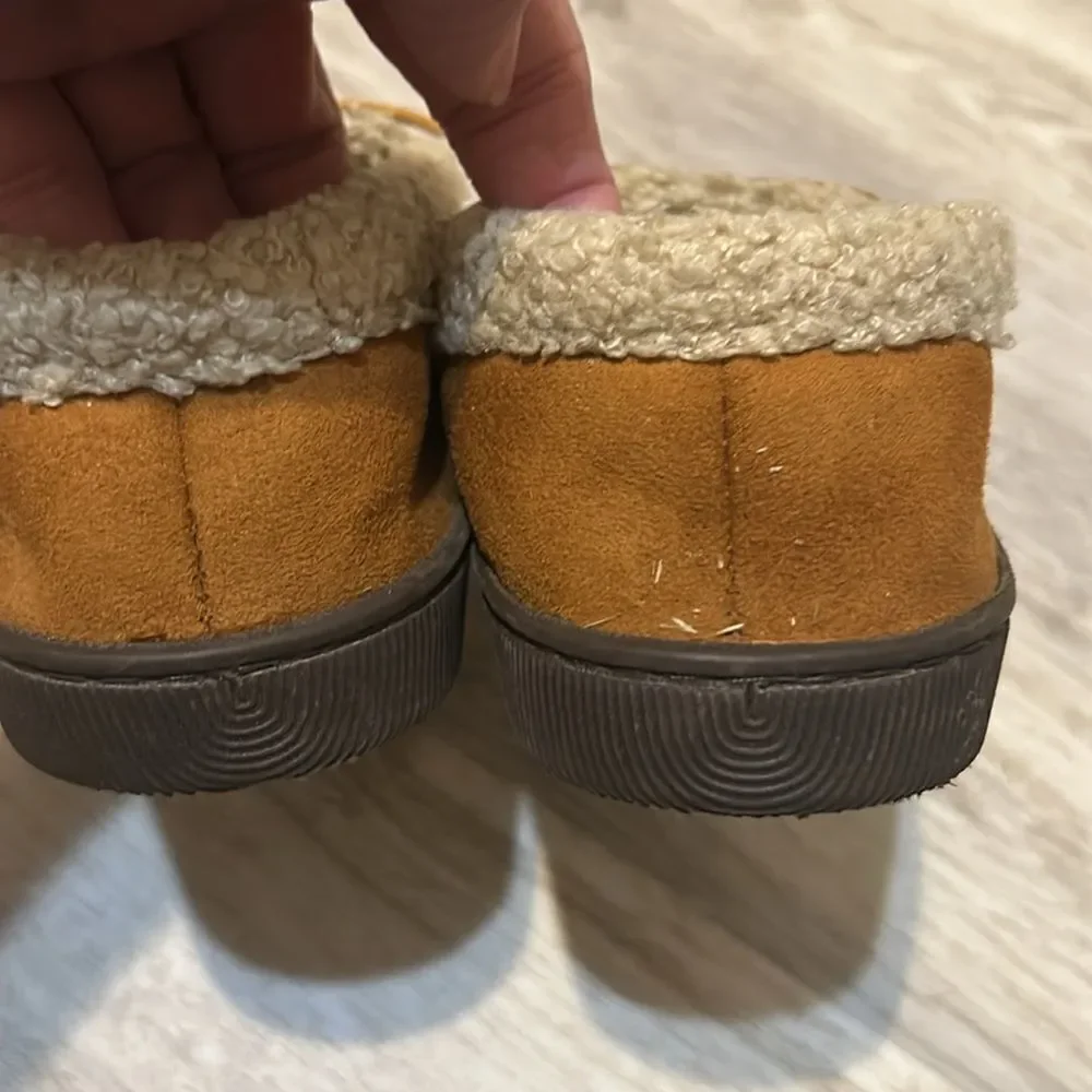 Dockers kids slippers size M 13-1 preloved ❤️